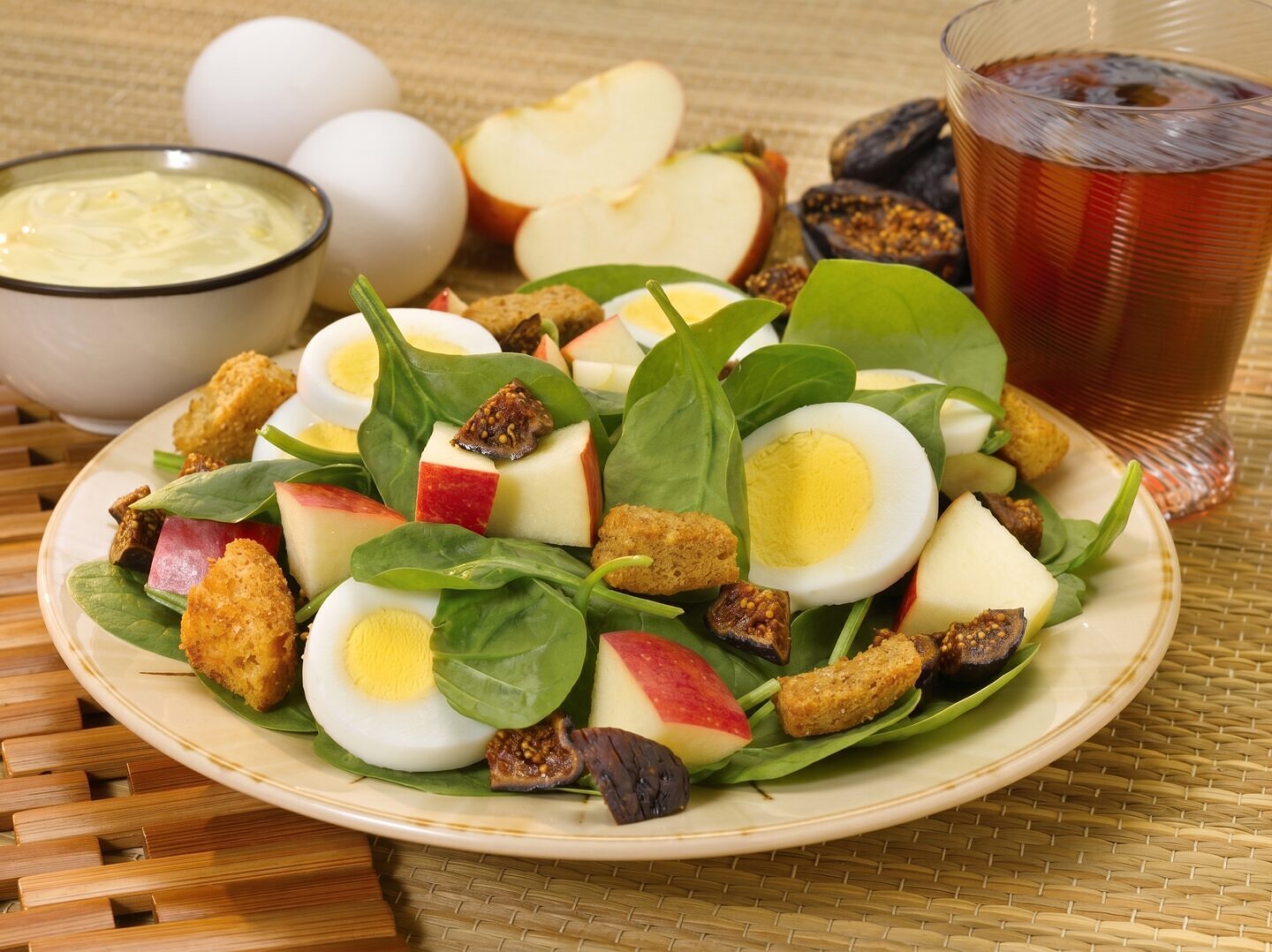 Spinach Salad with Apples and Eggs