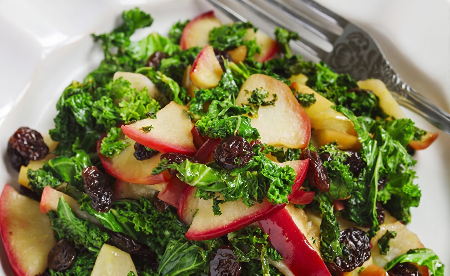 Spinach Salad with Apples and Raisins