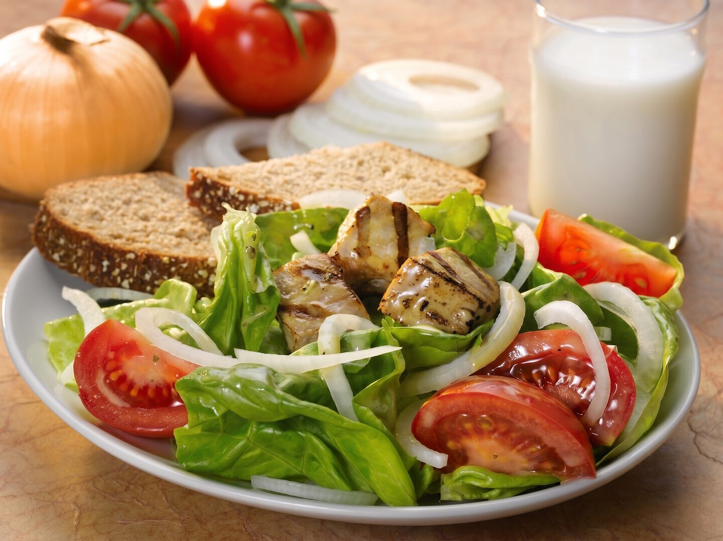 Vidalia Onion and Tomato Salad with Grilled Tuna
