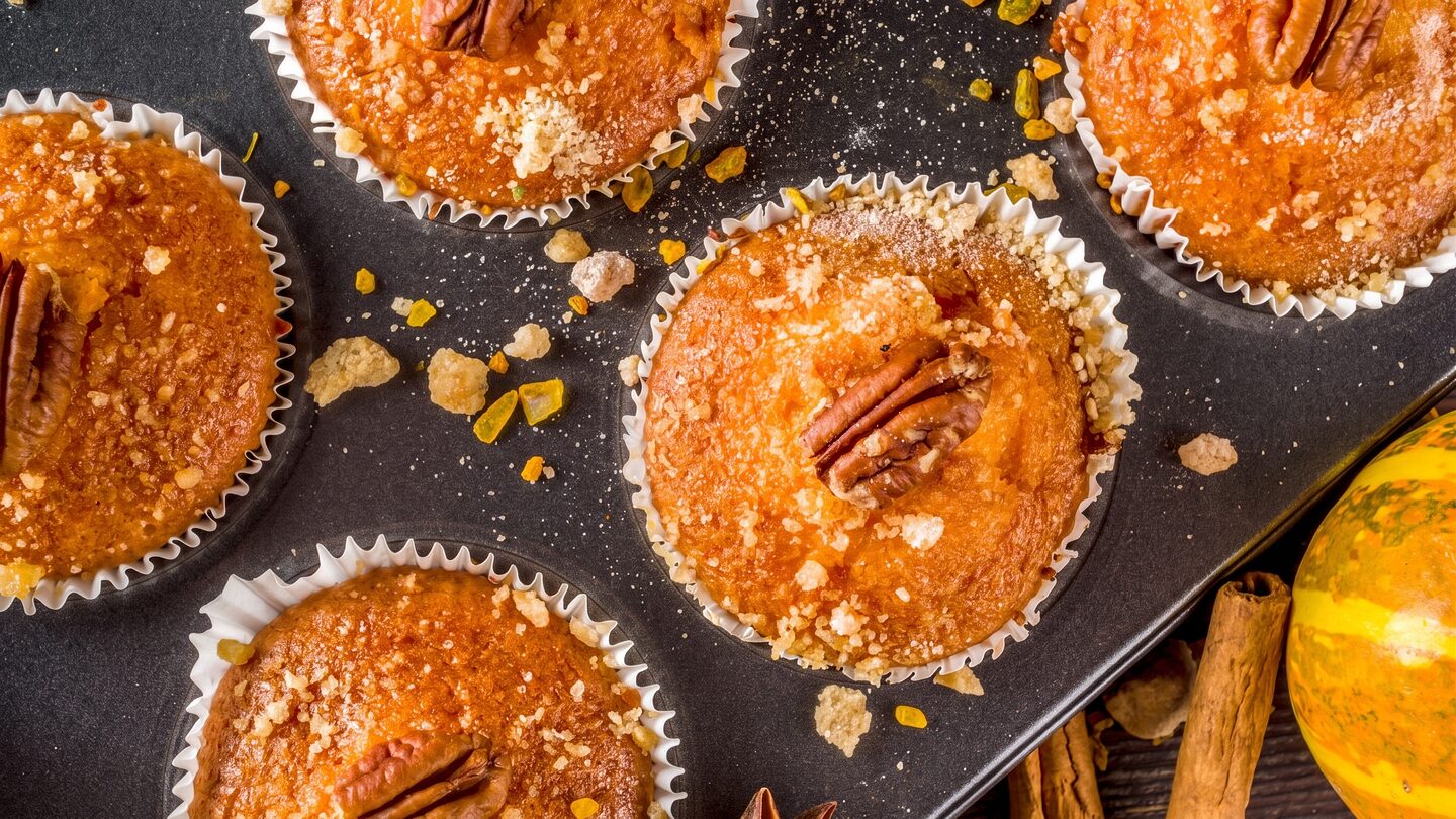 Cinnamon Sugared Pumpkin Pecan Muffins