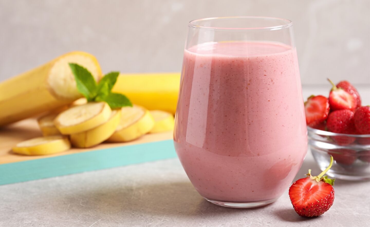 Fruit and Yogurt Breakfast Shake